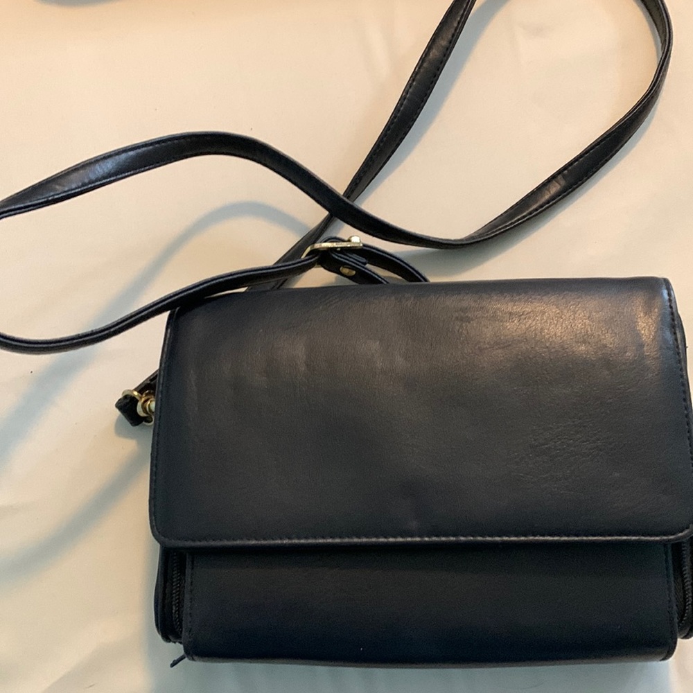 Navy bag with many compartments. Shoulder or clutch.